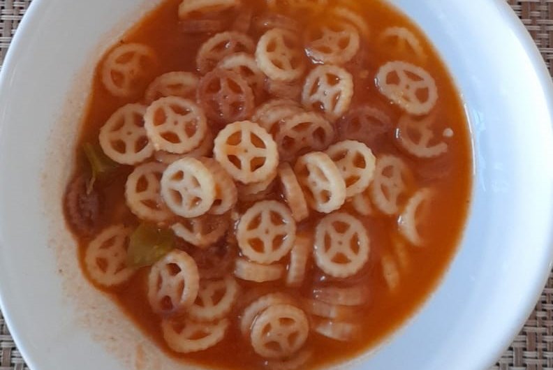 Sopa de pasta con apio